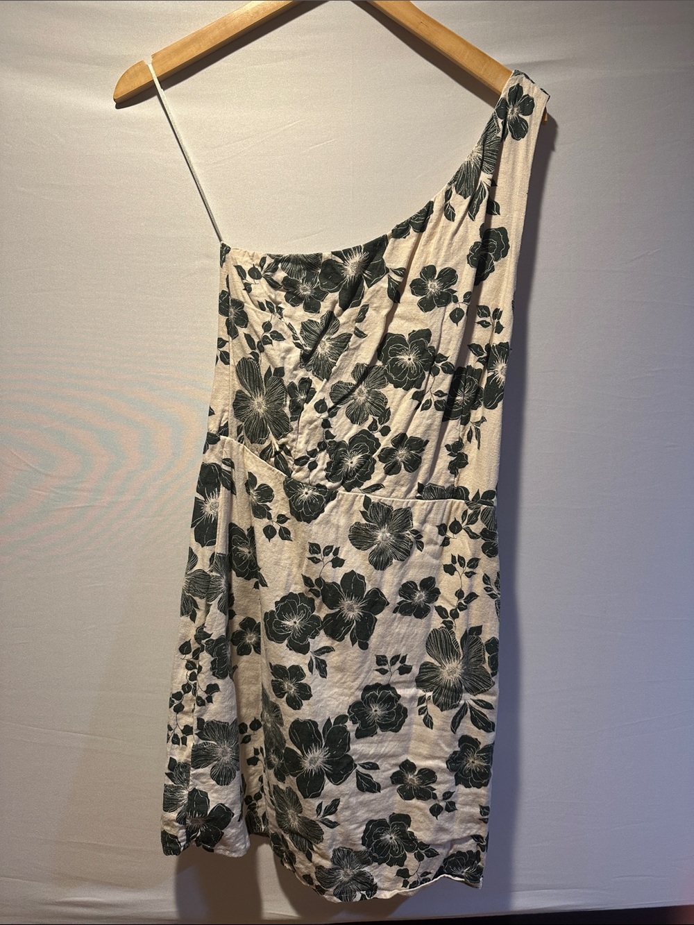 Abercrombie & Fitch One-Shoulder Floral Dress in Cream and Dark Green